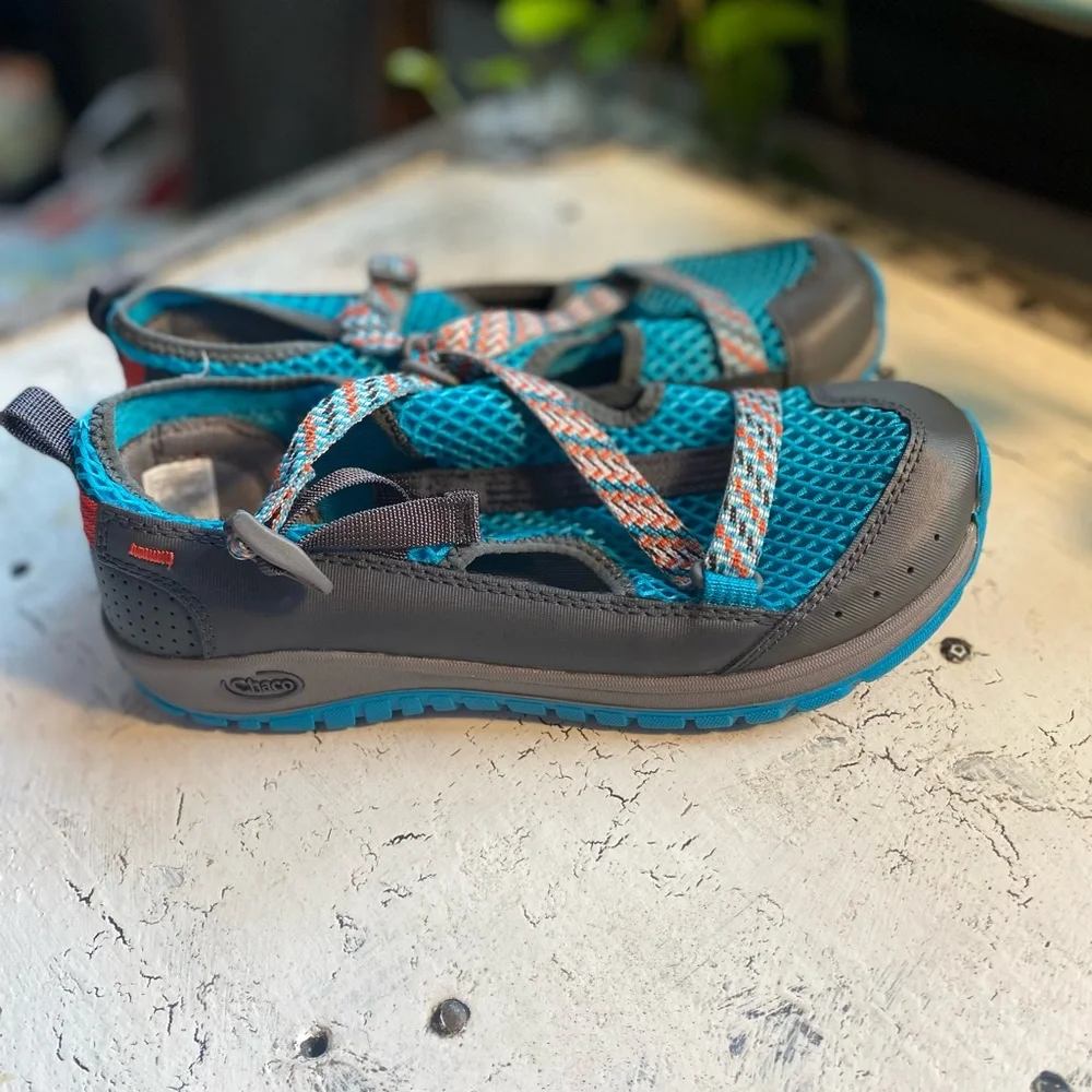 NWOT Chaco’s size 5 Water Shoes